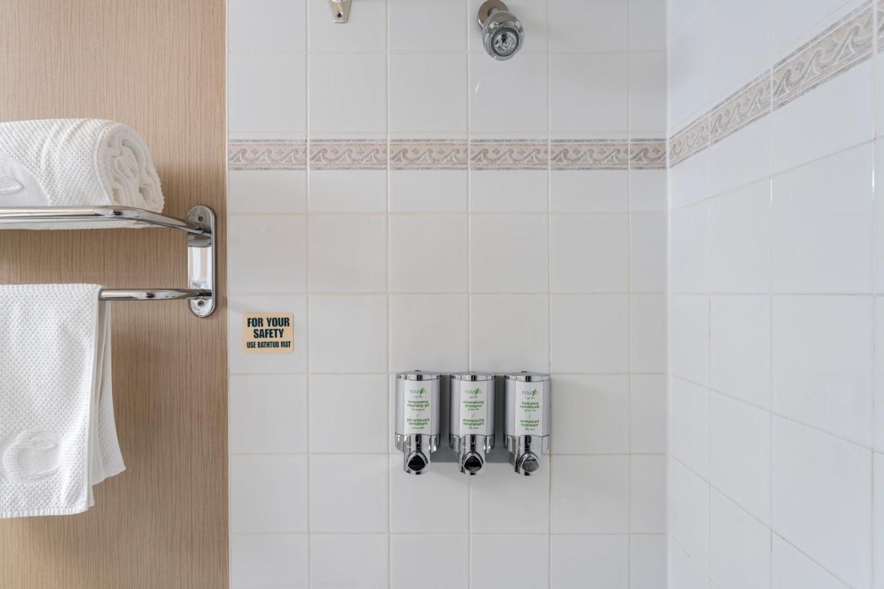 Executive Vancouver Airport 3*