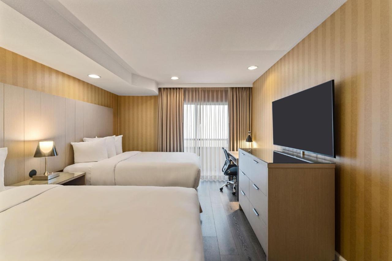 Hotel Executive Vancouver Airport 3*