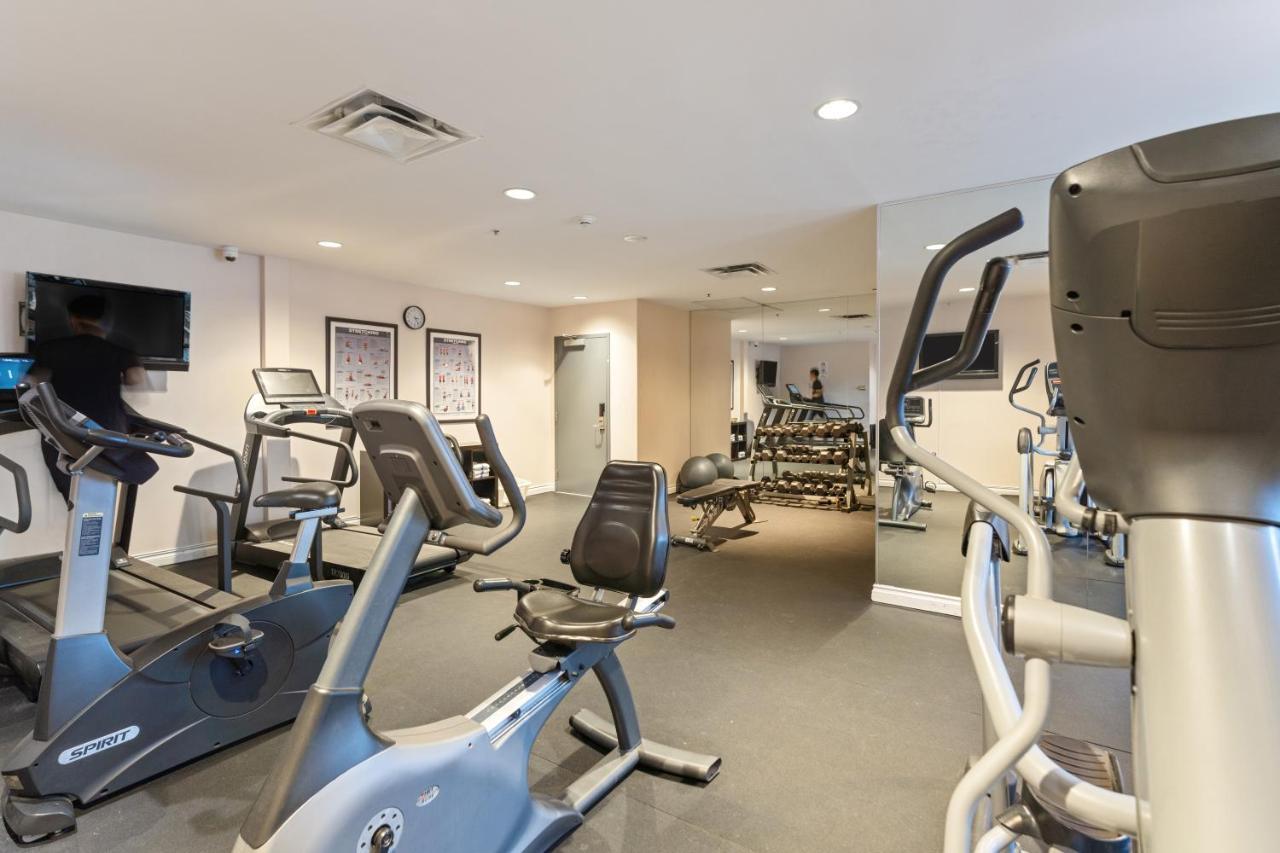 Executive Vancouver Airport Hotel 3*