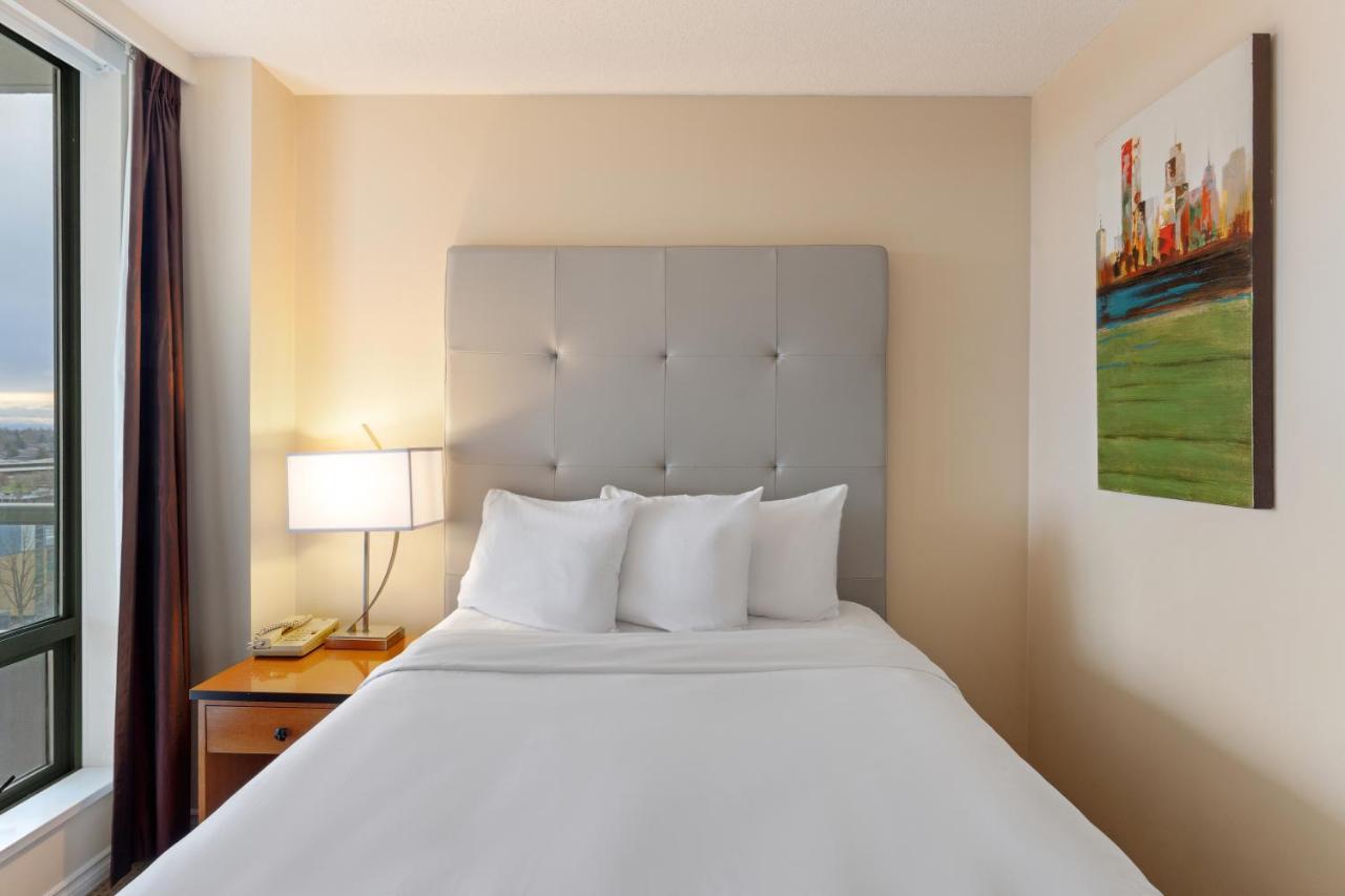 Executive Vancouver Airport 3*