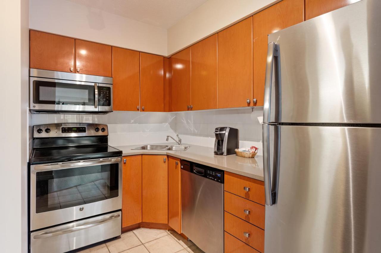 Executive Vancouver Airport Hotel