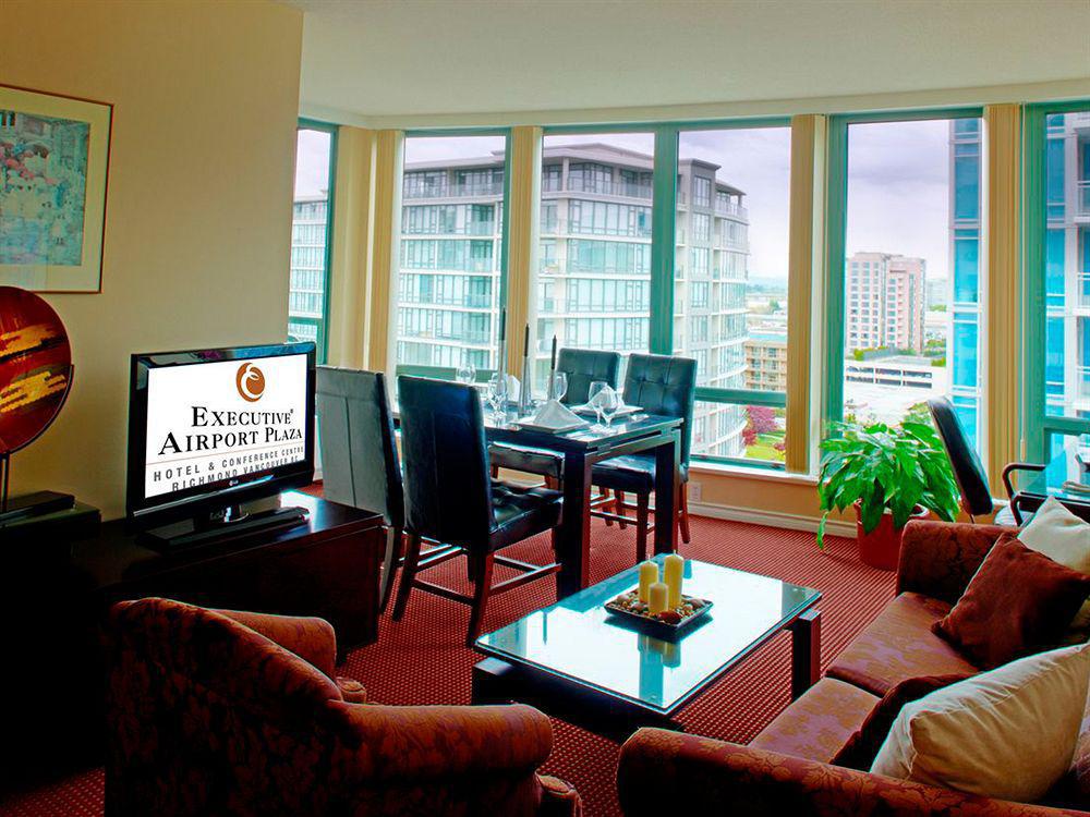 Executive Vancouver Airport Hotel 3*